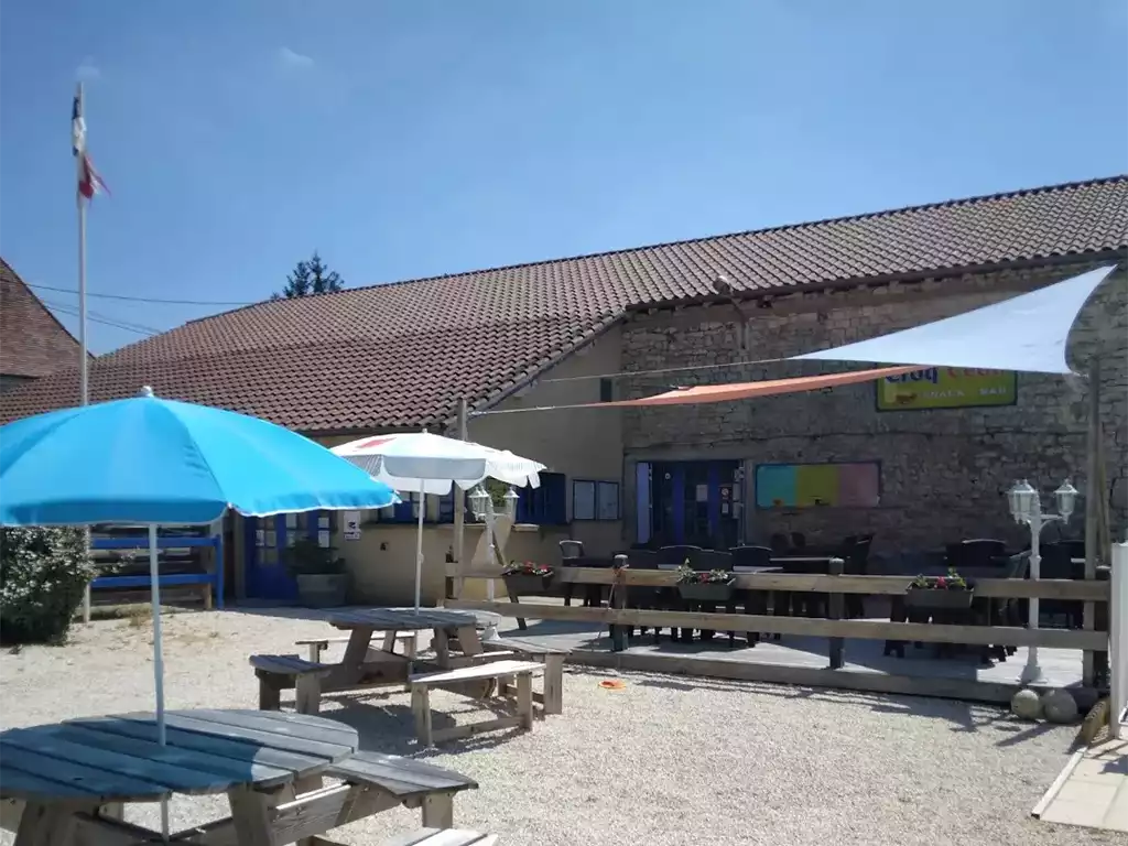 terrasse restaurant à Saint Chamarand