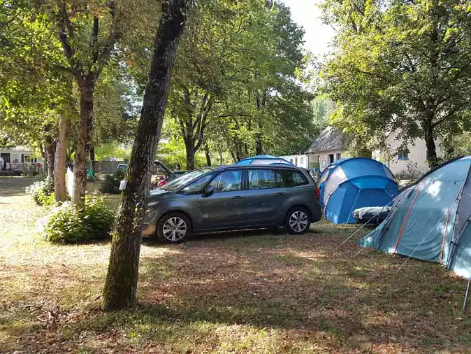 camping car site by the river in the Lot